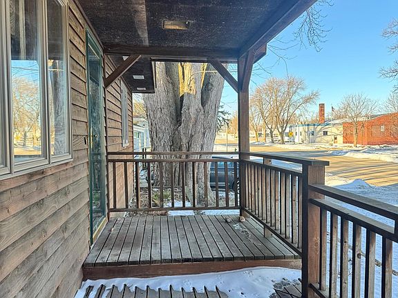 3rd image of 816 E 5th St