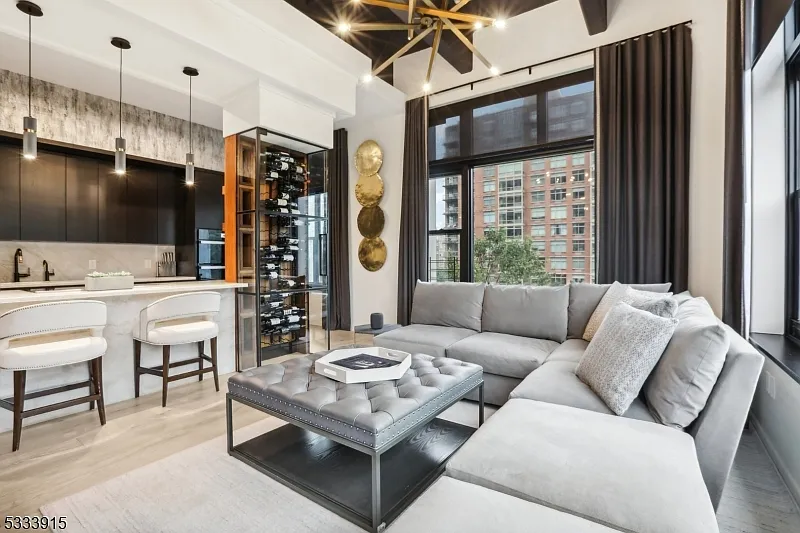 2 bed, 2.0 bath, $8,600 — Photo 4