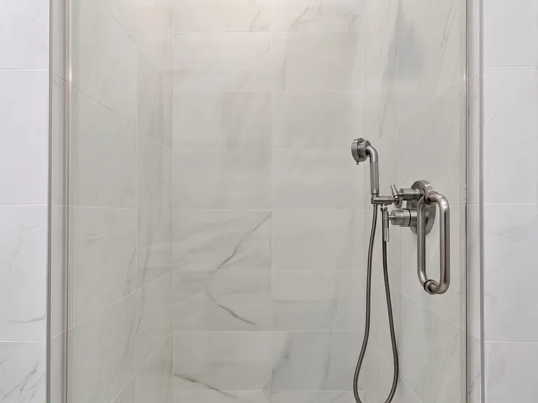 200 E 23rd St #7G — Photo 5