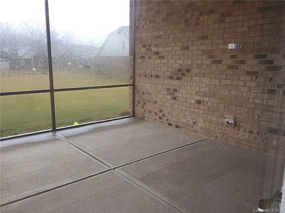 4th image of 2004 Rocky Hollow Dr #38