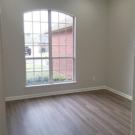 5th image of 520 SW 154th Ct