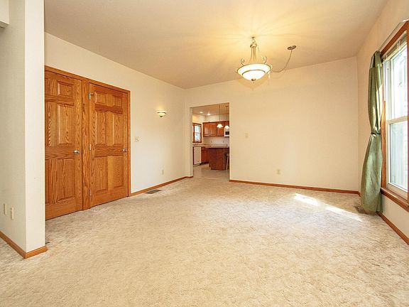4th image of 308 Division St