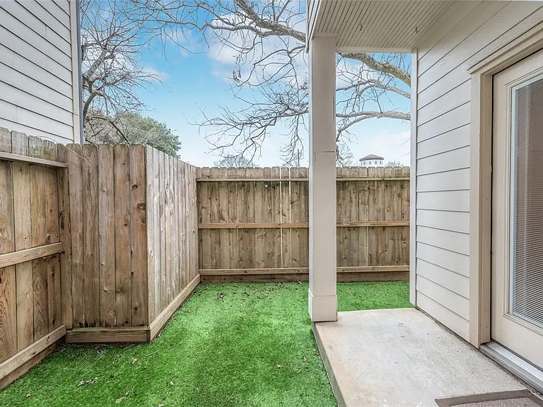 1614 Parker St — Photo 2