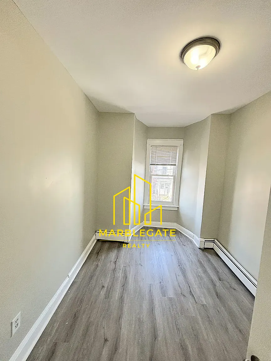 3 bed, 1050 sqft, $2,150 — Photo 4
