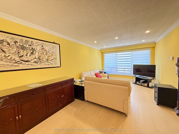 4th image of 73 Stately Way