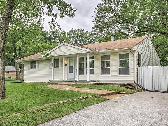 2nd image of 125 Florissant Park Dr