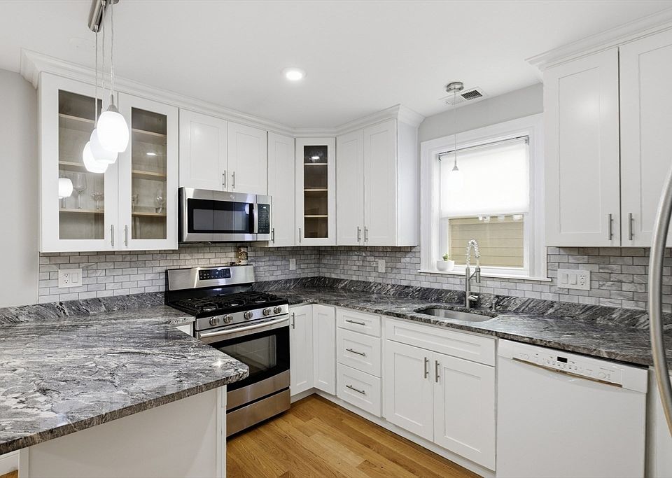 1st image of 28 Beecher Pl #B