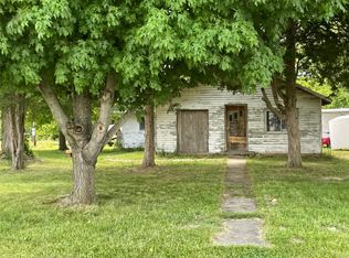 8061 E 8th Rd, Hillsboro, IL 62049