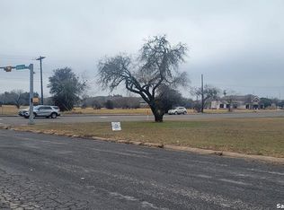 900 E Houston, Beeville 78102