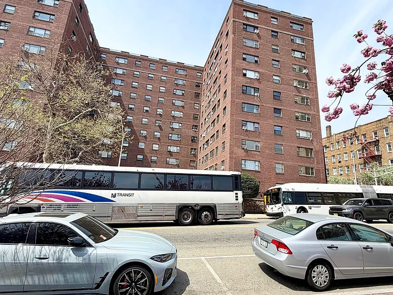 6515 Boulevard East #6R — Photo 2