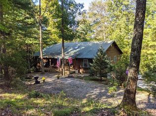 33 Asbury Pl, Little Switzerland, NC 28777