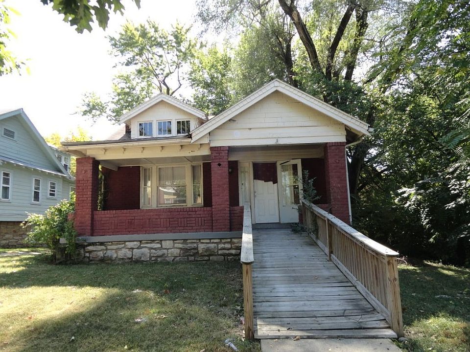 1st image of 1825 E 52nd St