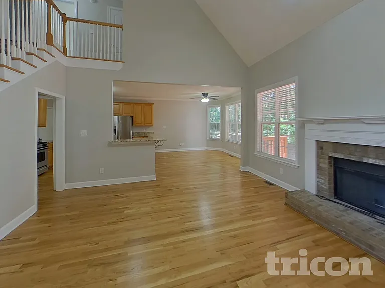 111 Beaverbrook Ln — Photo 2