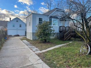 208 Bedell St, Freeport, NY 11520