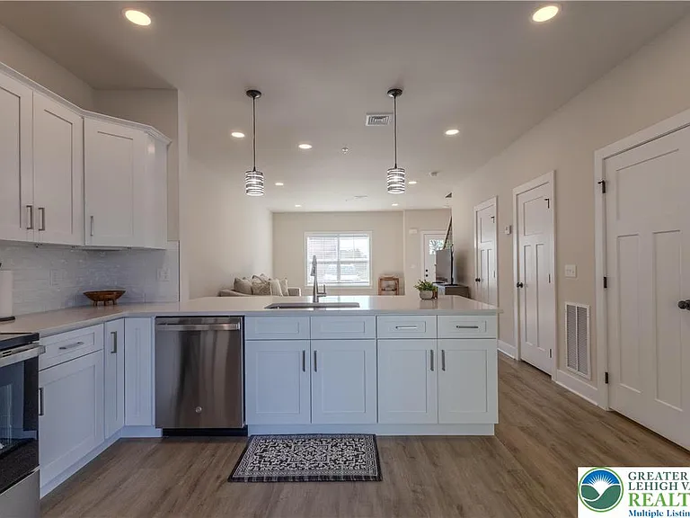 1411 Greenview Dr #24 — Photo 11