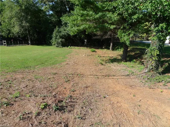 1154 Yadkinville Rd, Mocksville, NC 27028