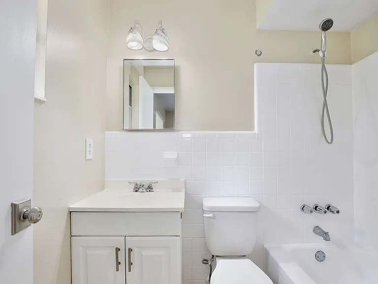 365 E Marvin Ave — Photo 10