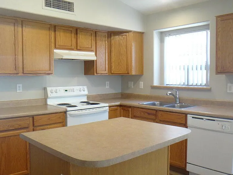 12425 W Missouri Ave — Photo 8