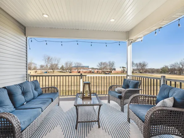 1454 Autumn Ridge Ln, Dubuque, IA 52003