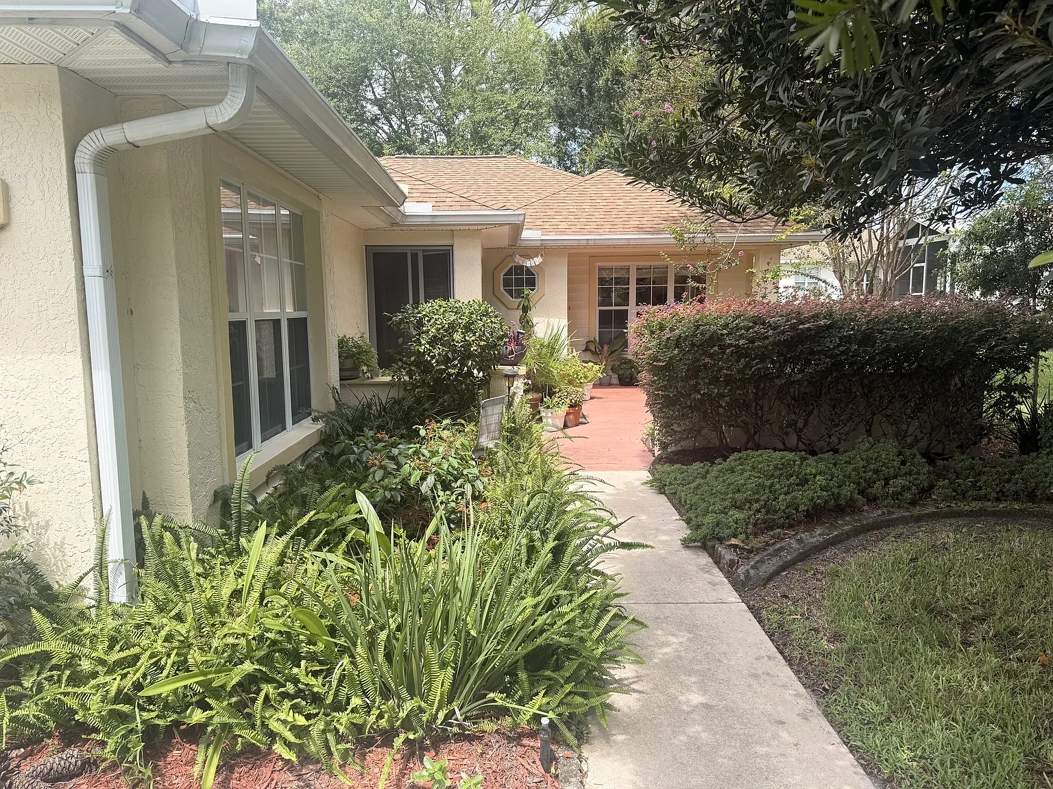 2 bed, 1070 sqft, $1,550 — Photo 2
