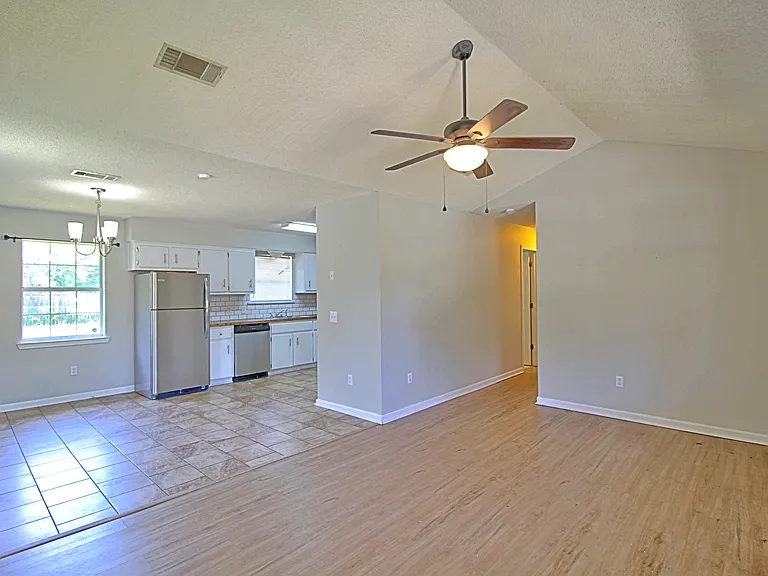 218 Sheila Dr — Photo 3
