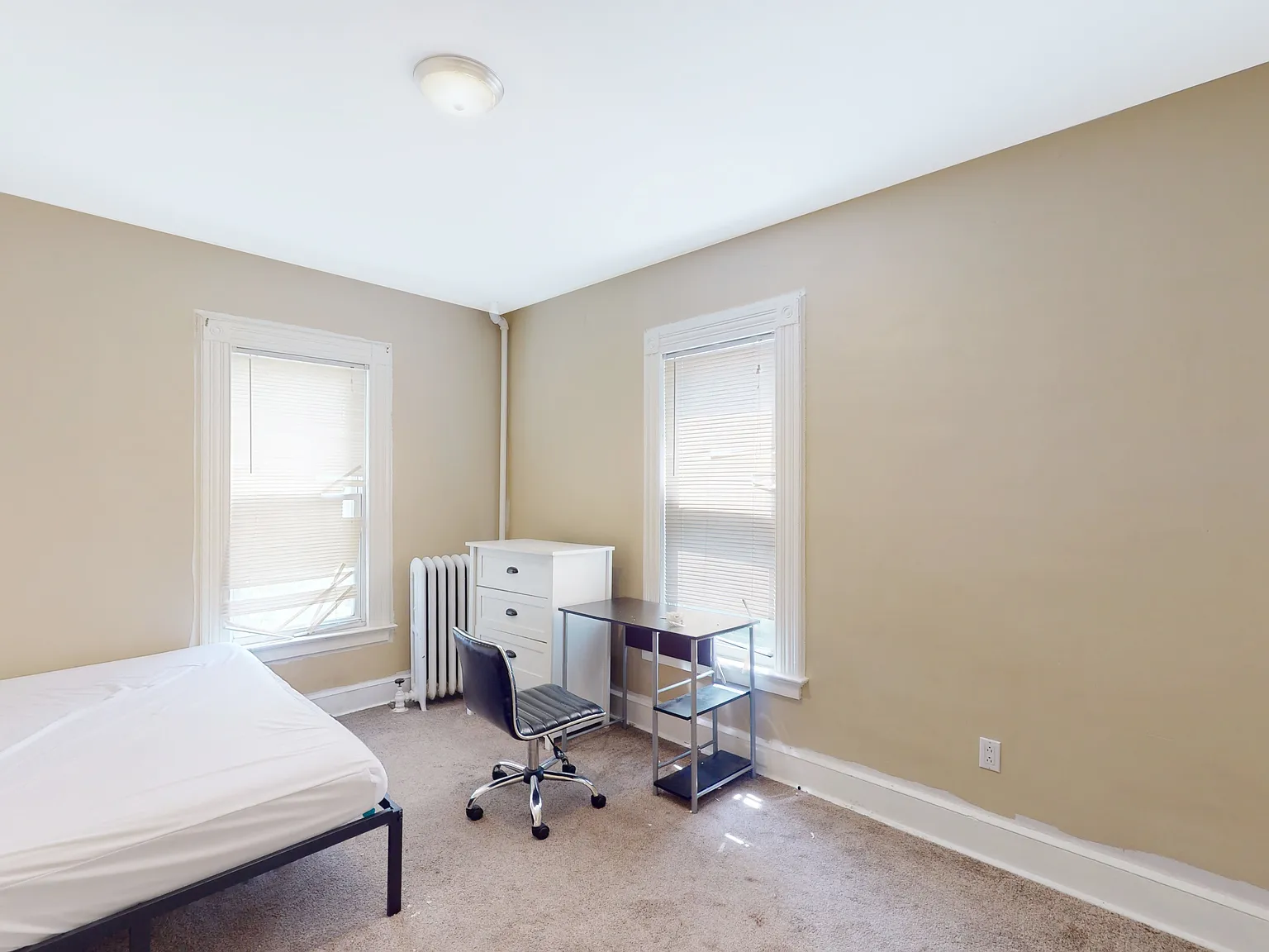 2 bed, $1,300 — Photo 4