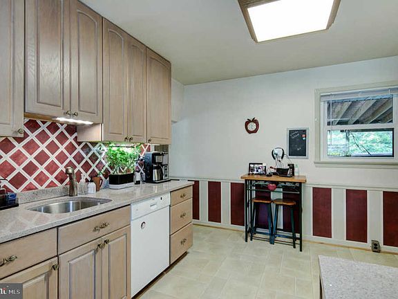 5th image of 5704 Glenwood Ct