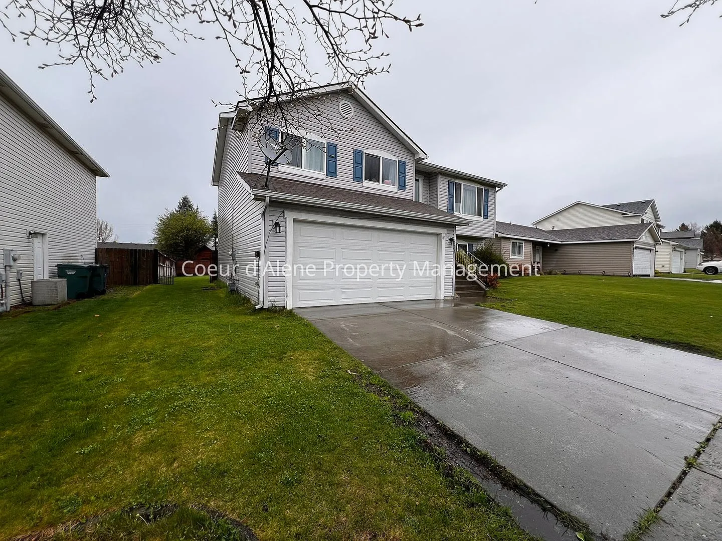 Updated split level home in Montrose — Photo 1