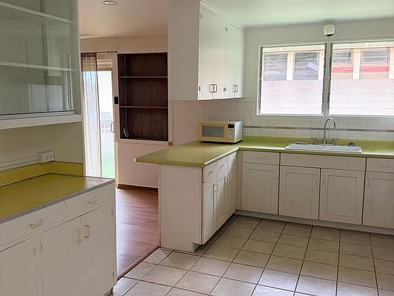 2nd image of 210 Awapuhi Pl