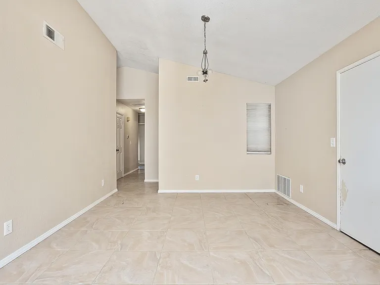 5271 Leon St — Photo 6