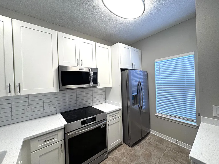 2703 Bay Club Dr — Photo 8