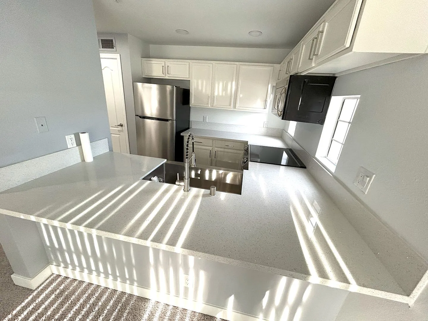 Charming 2-bedroom, 2-bath condominium ready to be called home! — Photo 3