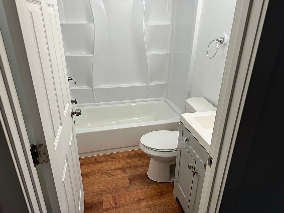 1st image of 874 Fairview Ave #3
