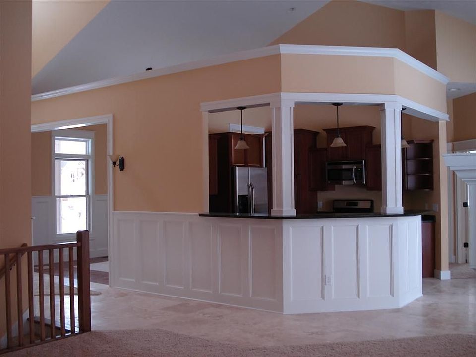 2nd image of 7692 Aspen Ln