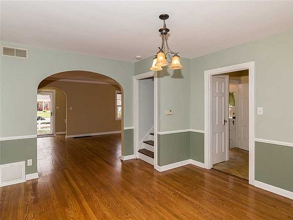 3rd image of 5456 N Kenwood Ave