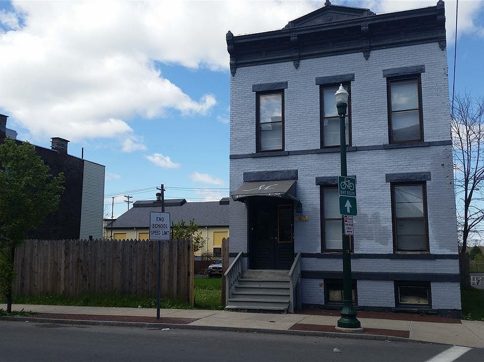 2nd image of 495 1st St