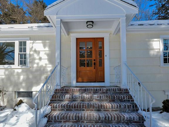 3rd image of 16 Woodchester Dr
