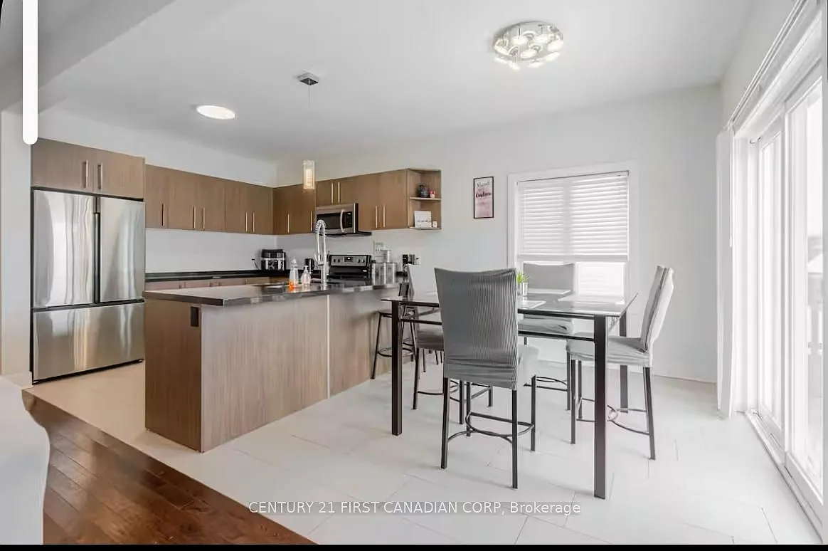 4 bed, $2,850 — Photo 2