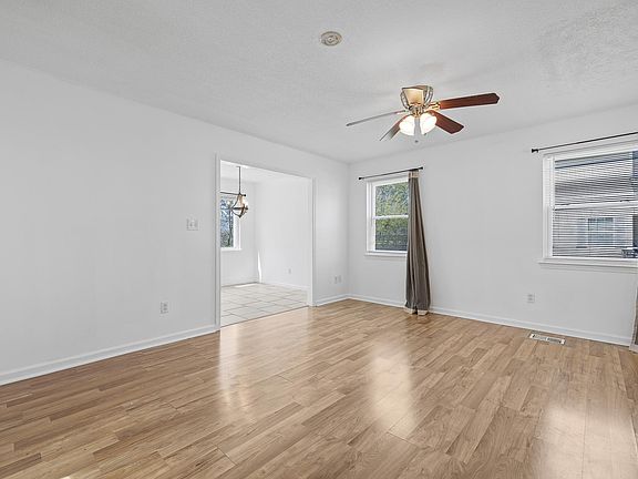 4th image of 404 Watercress Dr