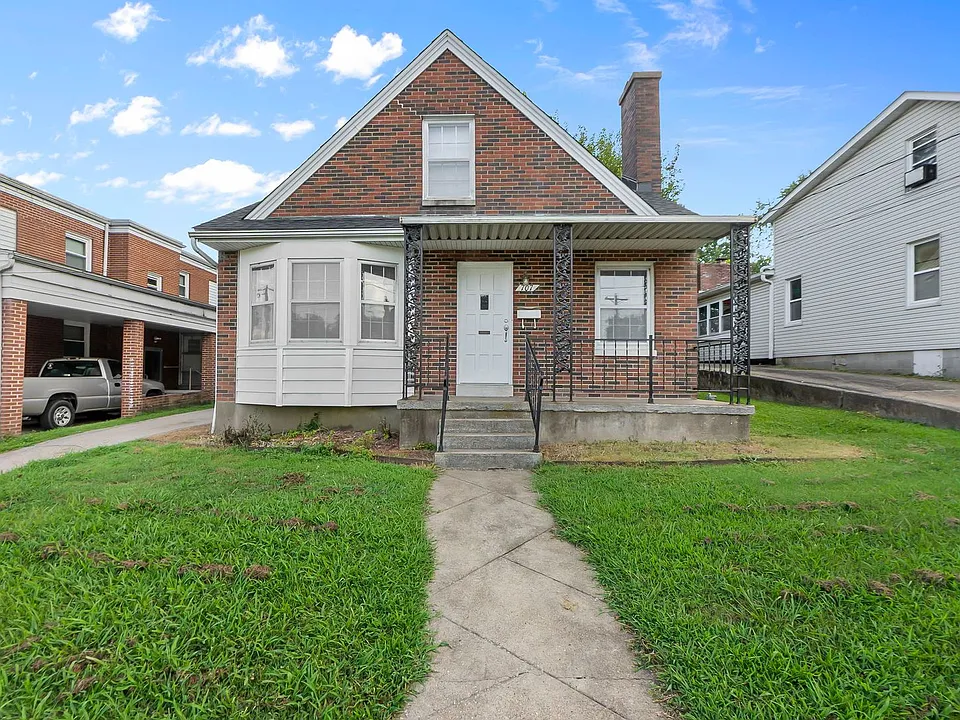 707 W Main St