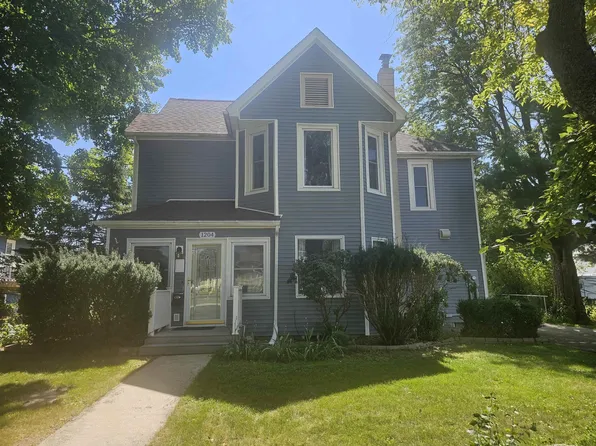 1204 L Ave, Grundy Center, IA 50638