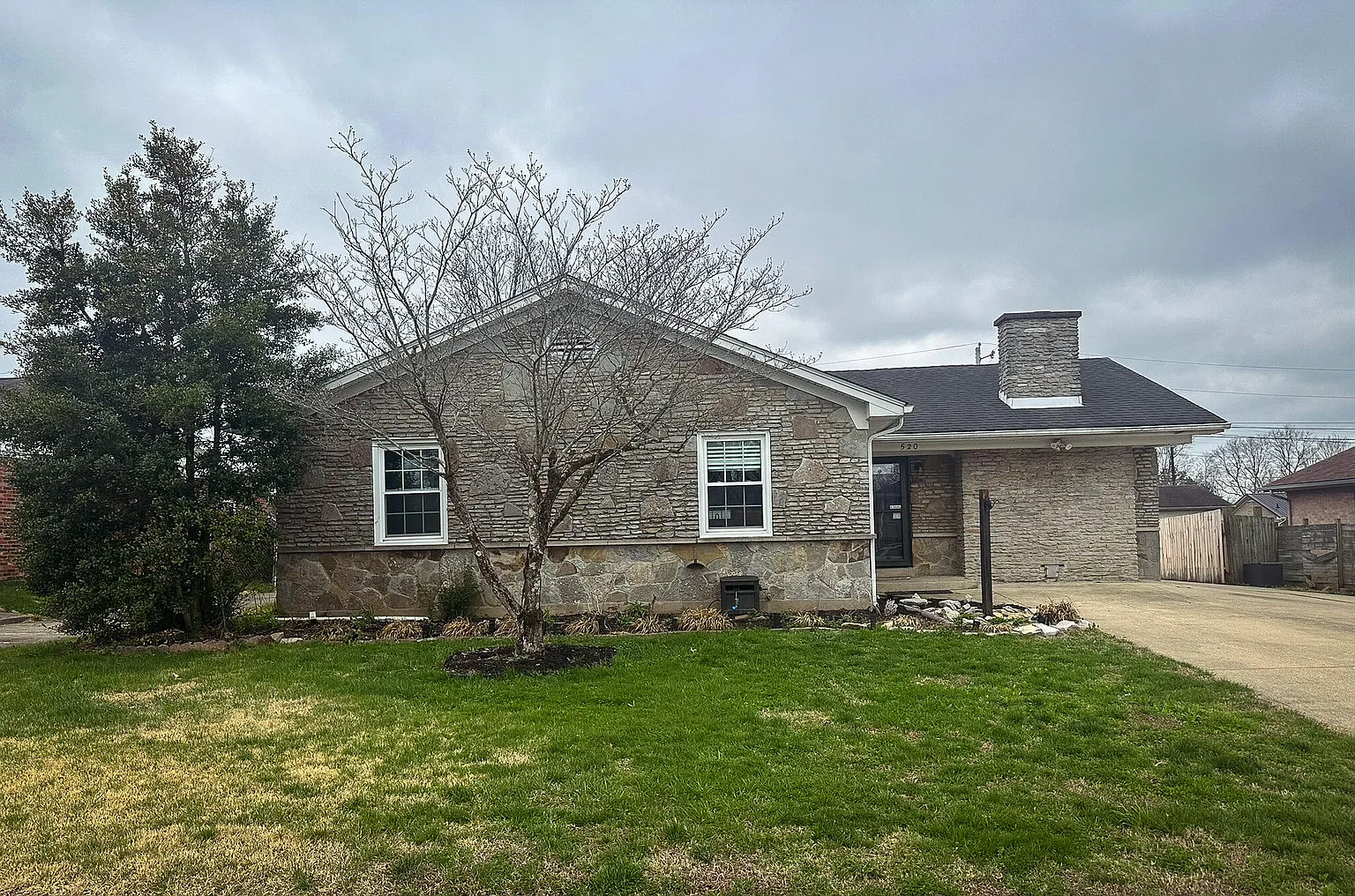 520 Pinoak Dr photo 1