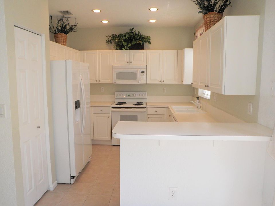 1st image of 813 NW 170th Ter