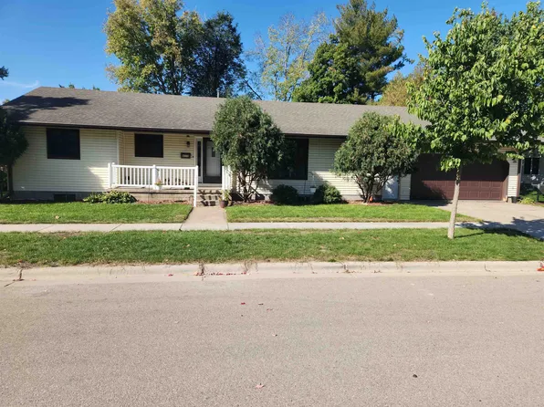 455 6th St, Prairie Du Sac, WI 53578