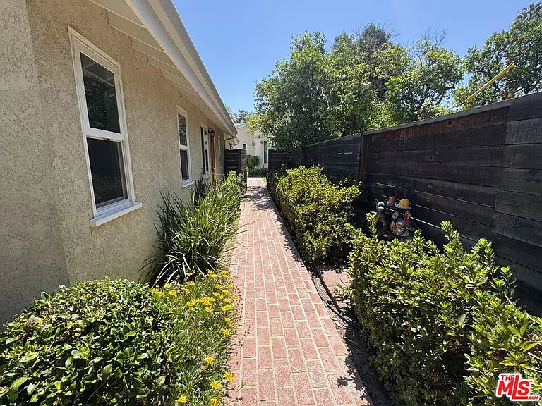 4535 Matilija Ave — Photo 16
