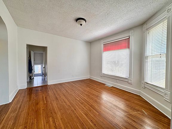 5th image of 706 S Hennepin Ave