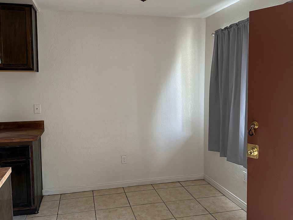 Newly painted walls along with new window dressings and baseboards.