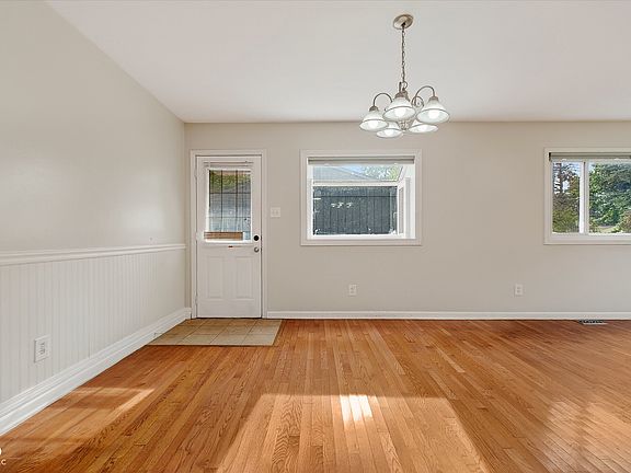 5th image of 1011 E Elbert St