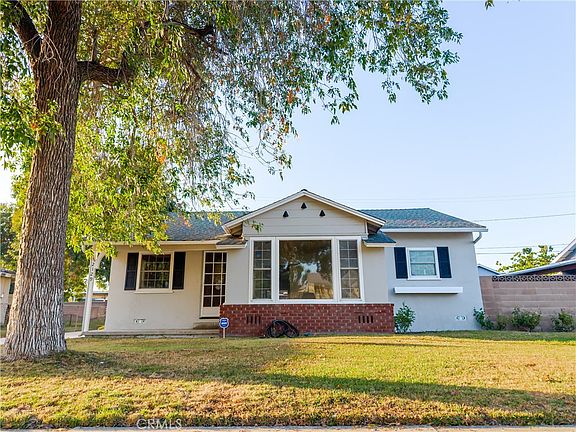 3rd image of 2129 W Cerritos Ave