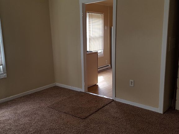 4th image of 25 Carver Cir